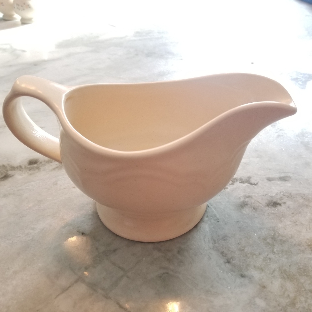 Pfaltzgraff Remembrance Gravy BoatMint condition